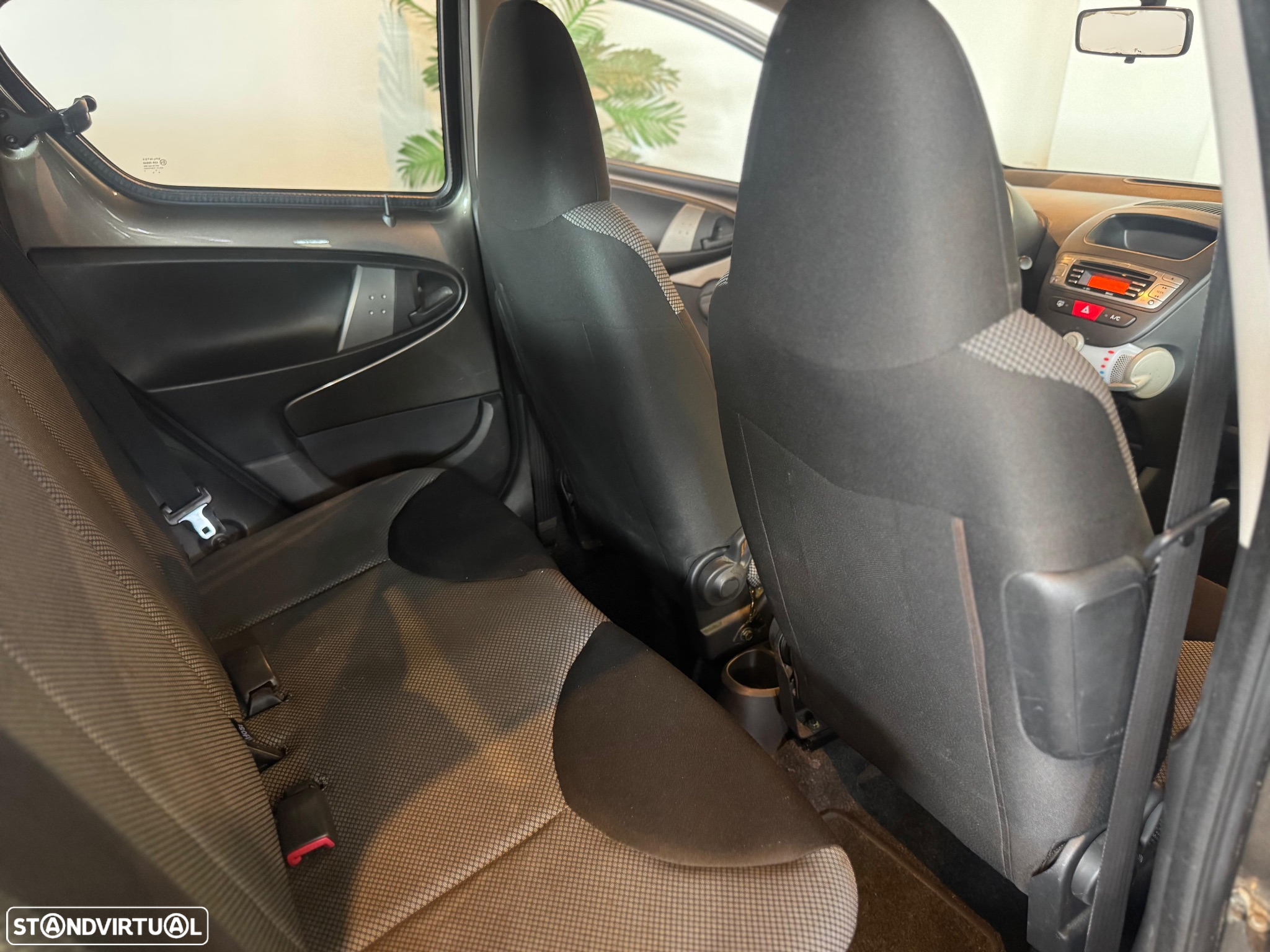 Toyota Aygo 1.0 X-Play+AC - 24