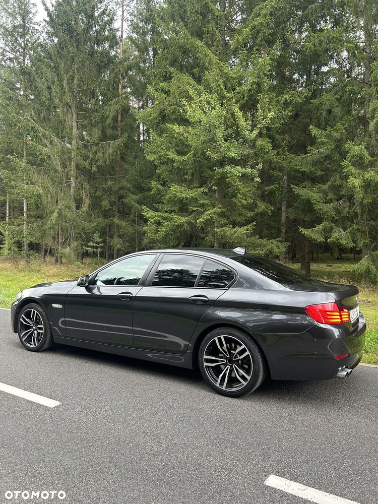 BMW Seria 5 525d xDrive - 11