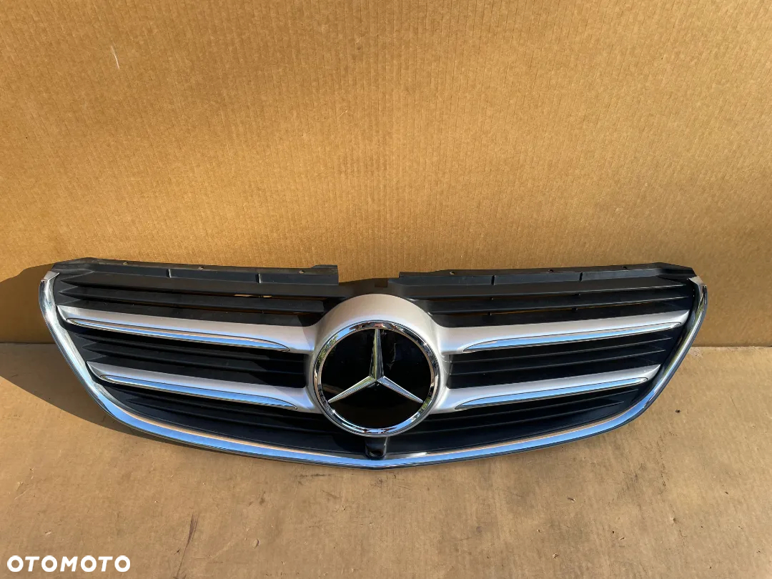V KLASA VITO VIANO 447 MERCEDES KAMERA ZNACZEK GRILL ATRAPA ZDERZAKA PRZEDNIEGO ŁADNA - 2