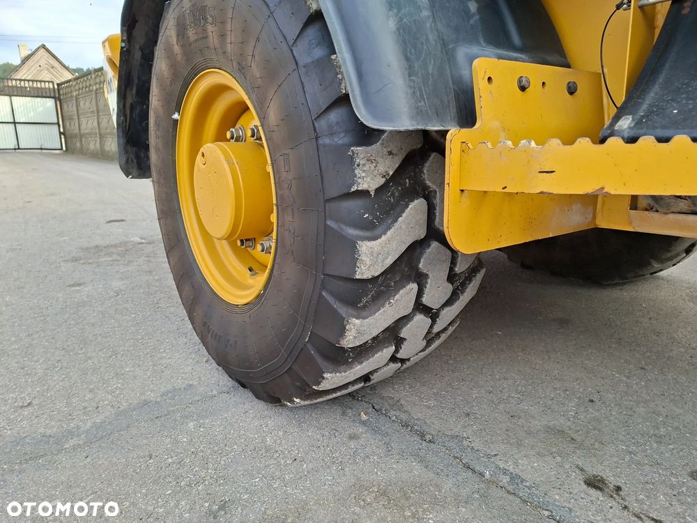 Caterpillar CAT 906 M - 21