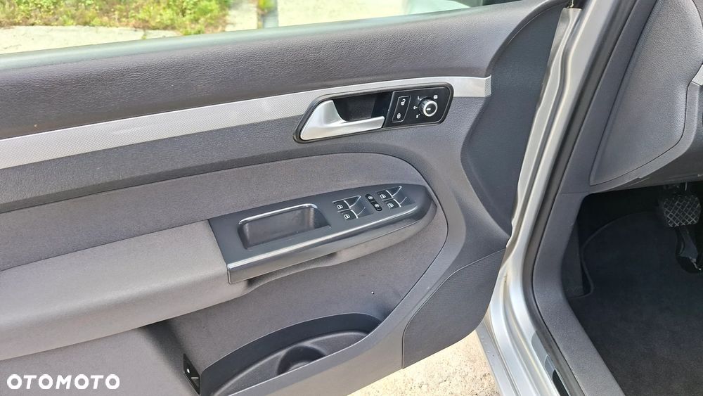 Volkswagen Touran 2.0 TDI DPF BlueMotion Technology DSG MATCH - 30