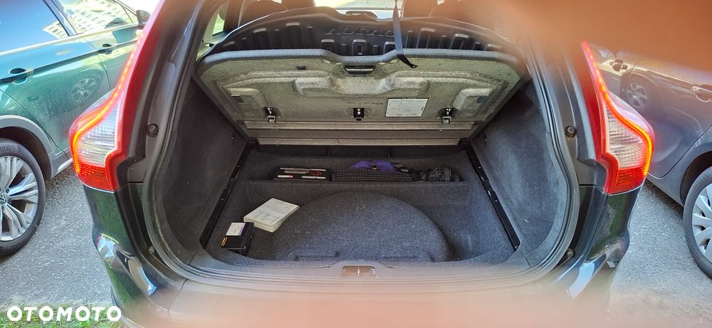 Volvo XC 60 D5 AWD Momentum - 23