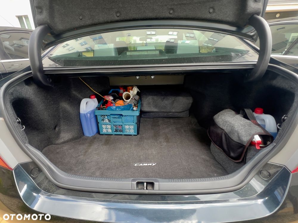 Toyota Camry - 18