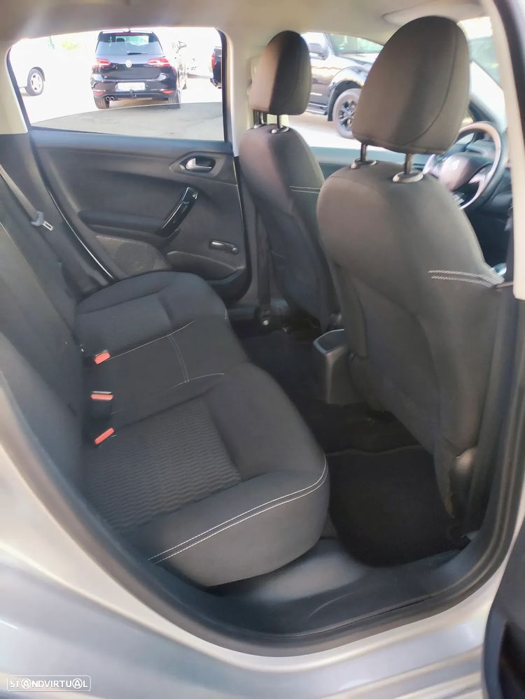 Peugeot 208 1.2 VTi SE Style - 22
