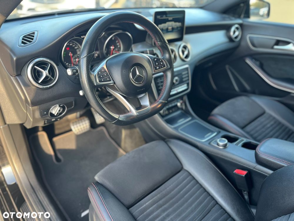Mercedes-Benz CLA 200 7G-DCT AMG Line - 9