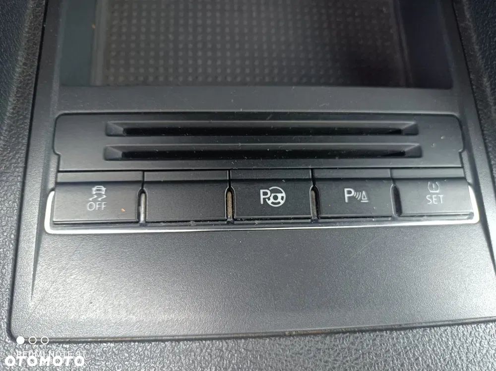 Volkswagen Touran 2.0 TDI DPF BlueMotion Technology MATCH - 16