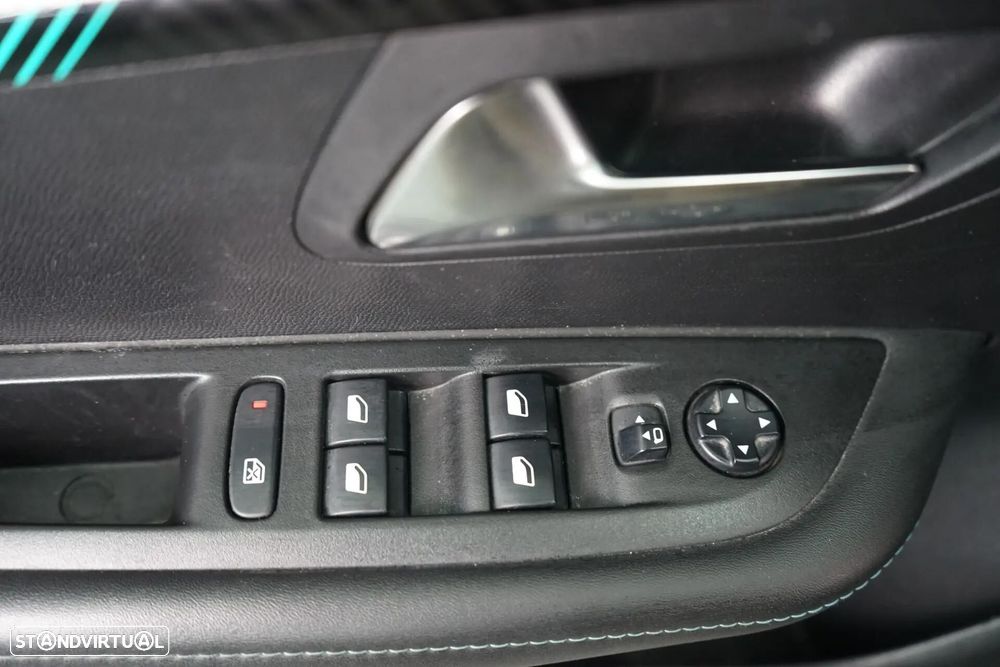 Peugeot 208 1.2 PureTech Allure - 20