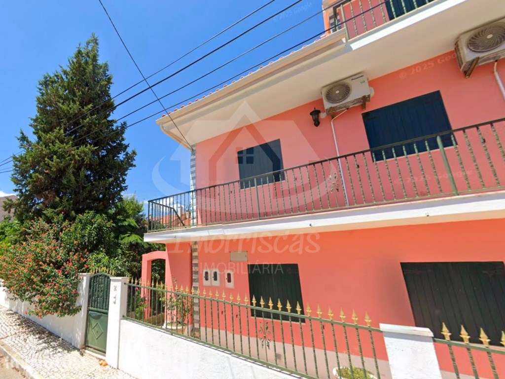 Moradia Bifamiliar | Bairro das Maroitas - Grande imagem: 2/27