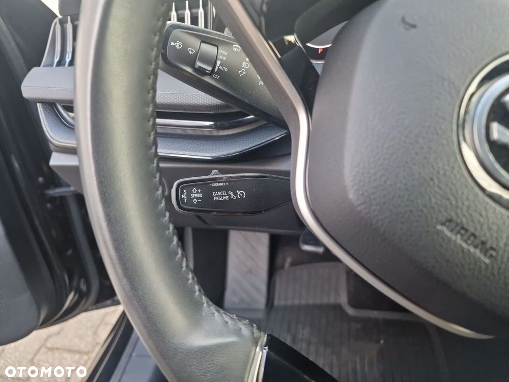 Skoda Superb 2.0 TDI SCR Essence DSG - 23