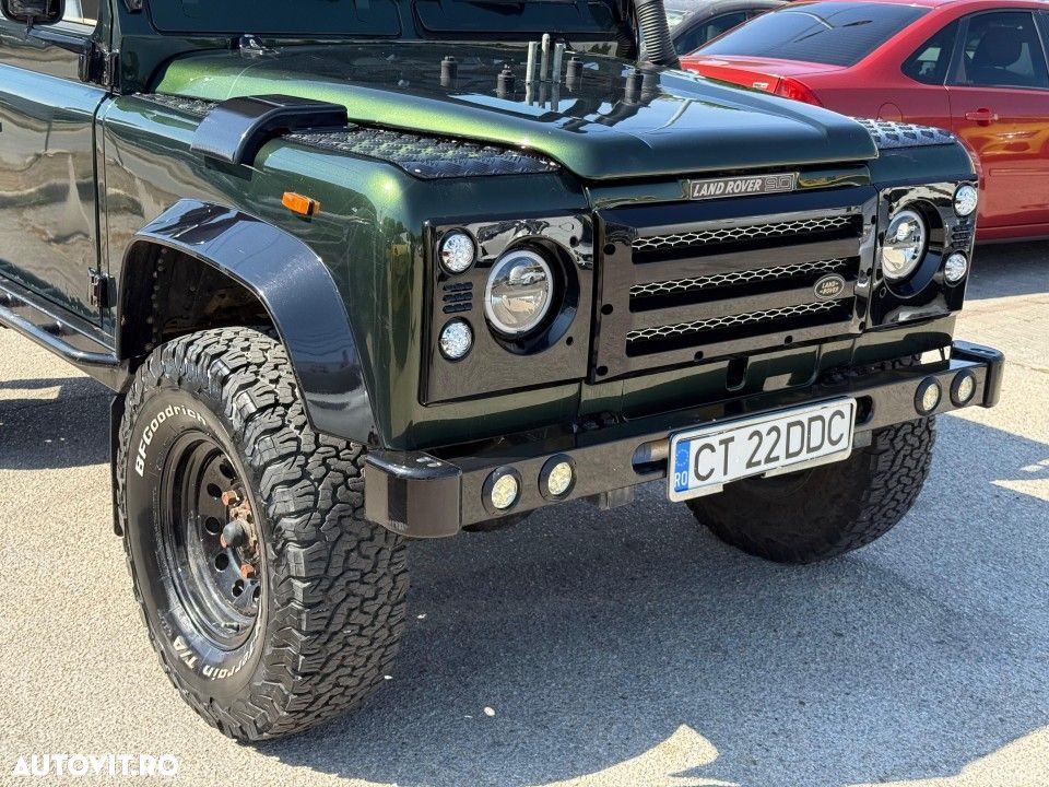 Land Rover Defender - 5