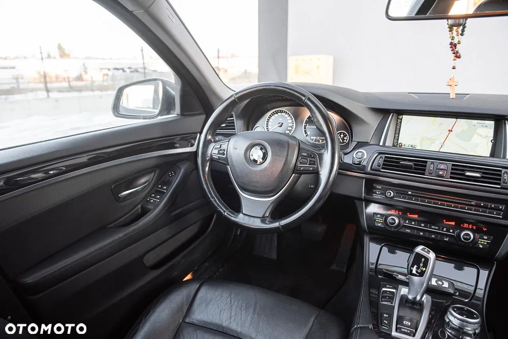 BMW Seria 5 525d xDrive - 23