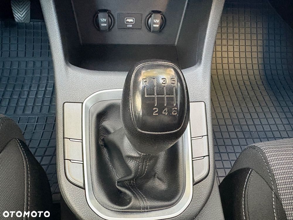 Hyundai i30 1.5 DPI Classic + - 21