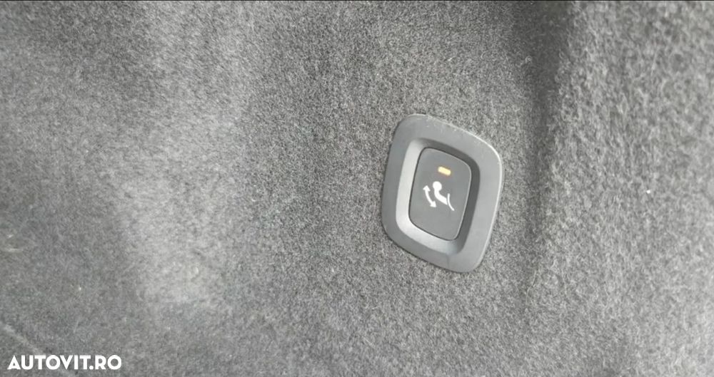 Volvo XC 60 B4 MHEV AWD R-Design - 34