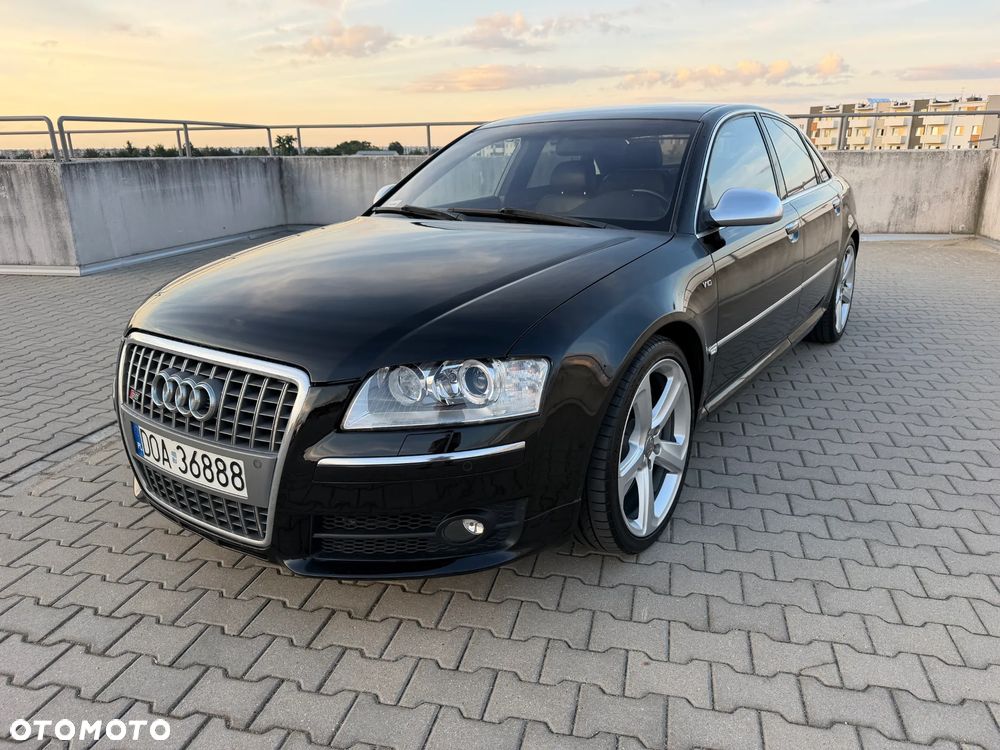 Audi S8 - 12