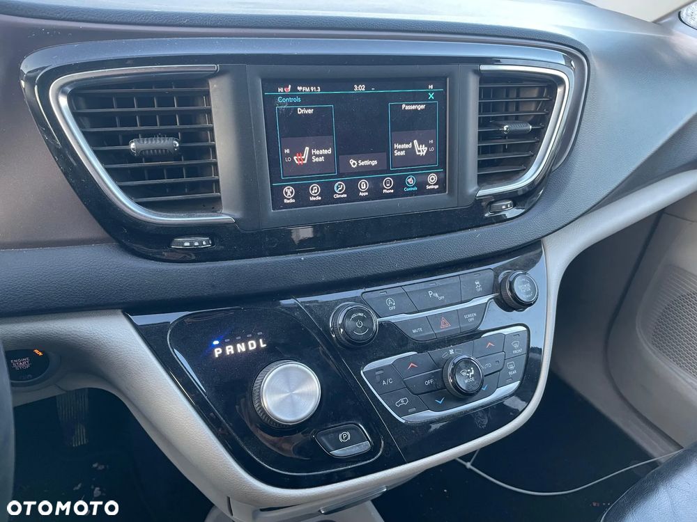 Chrysler Pacifica - 17