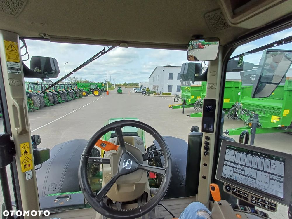 John Deere 8R310 - 11