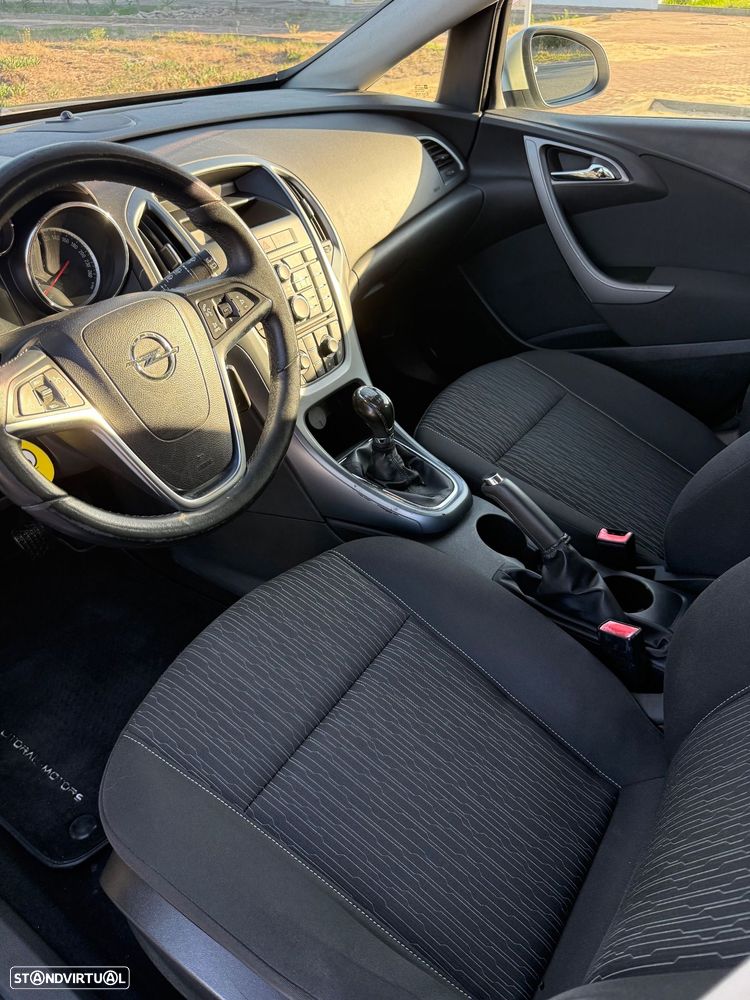 Opel Astra Sports Tourer - 21