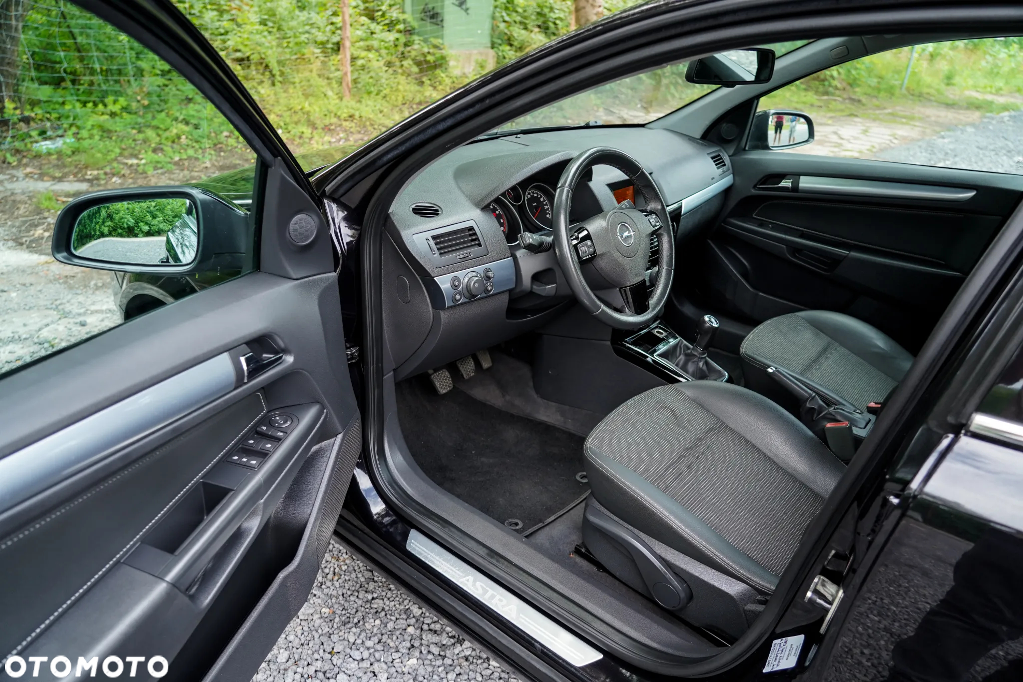 Opel Astra GTC 1.4 Active - 24