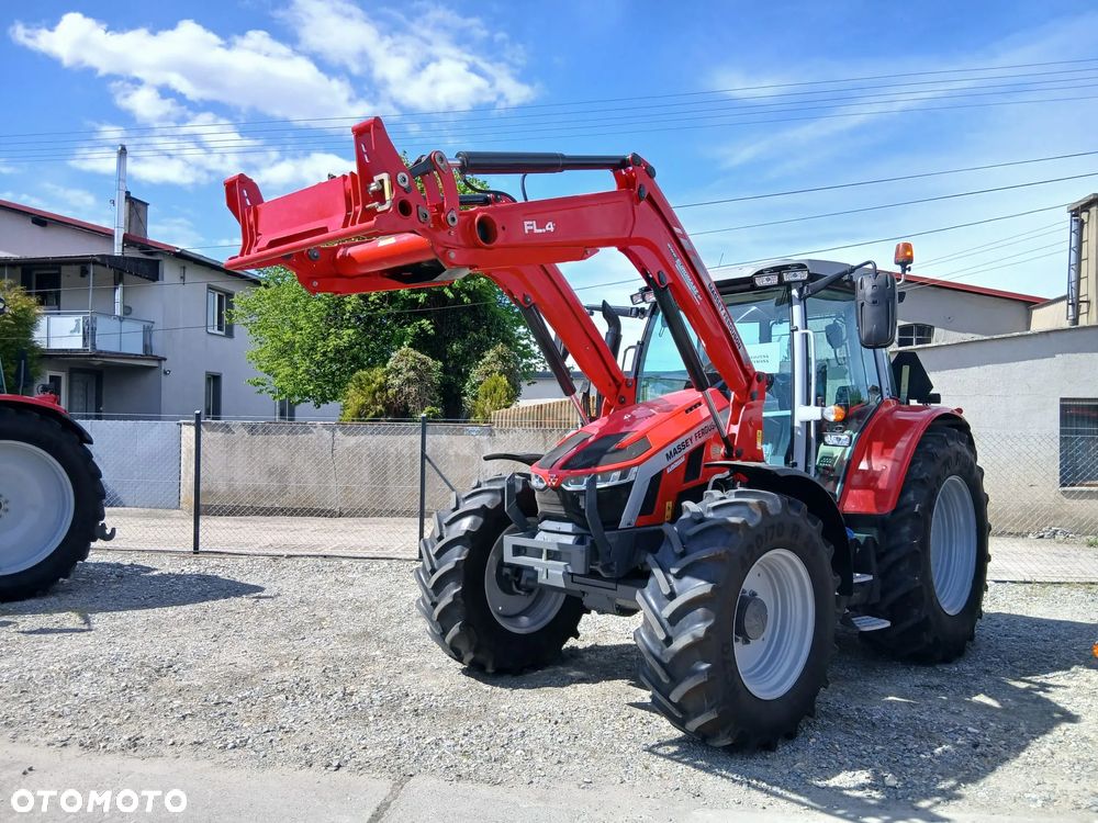 Massey Ferguson 5S.105 Dyna-6 z ładowaczem czołowym FL.4121