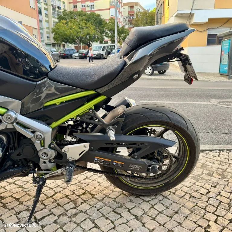 Kawasaki ZR 900 B - 23