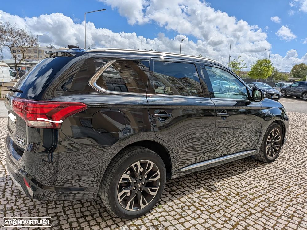 Mitsubishi Outlander 2.0 Intense - 27