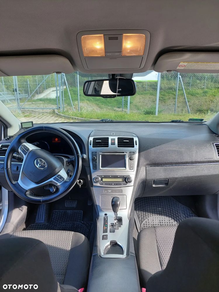 Toyota Avensis 1.8 Premium MS - 12