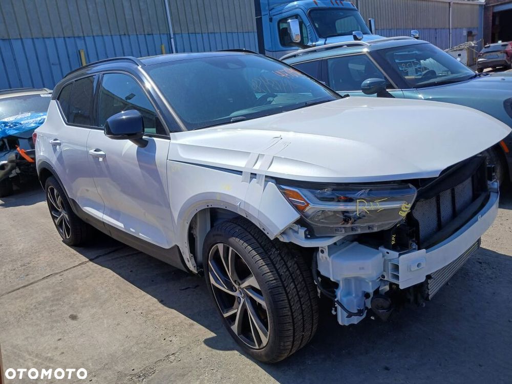Volvo XC 40 T5 AWD Geartronic R-Design - 2