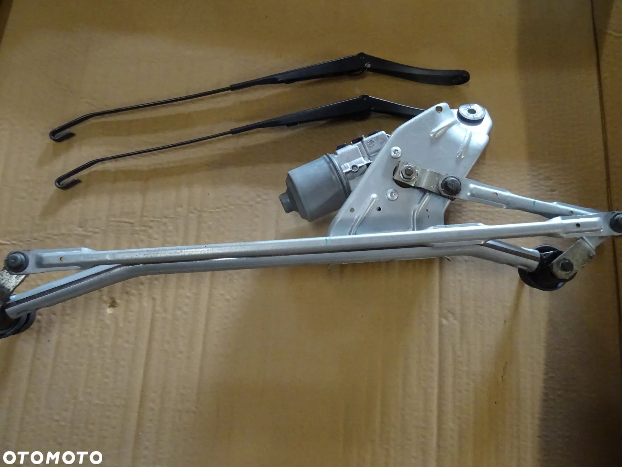 DACIA DUSTER SILNIK MECHANIZM WYCIERACZEK PRZOD KOMPLET CZESCI ROZNE WARTO PYTAC WYSYLKA - 1
