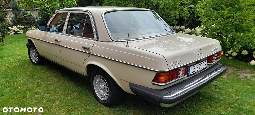Mercedes-Benz W123 - 1