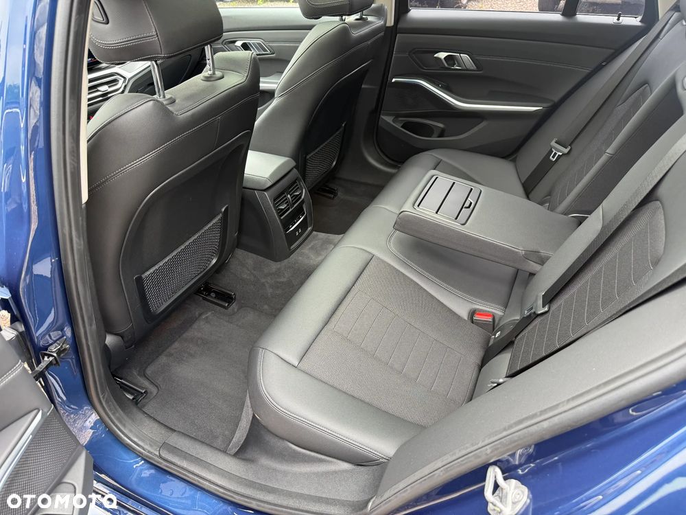 BMW Seria 3 320e M Sport - 34