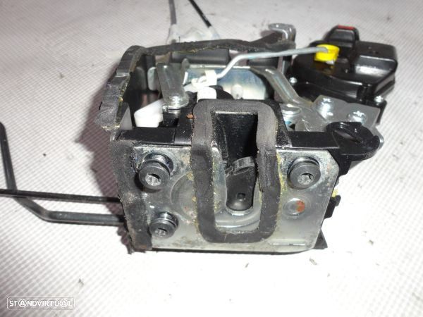 Fecho Da Porta Frente Esq Kia Rio Ii (Jb) - 2