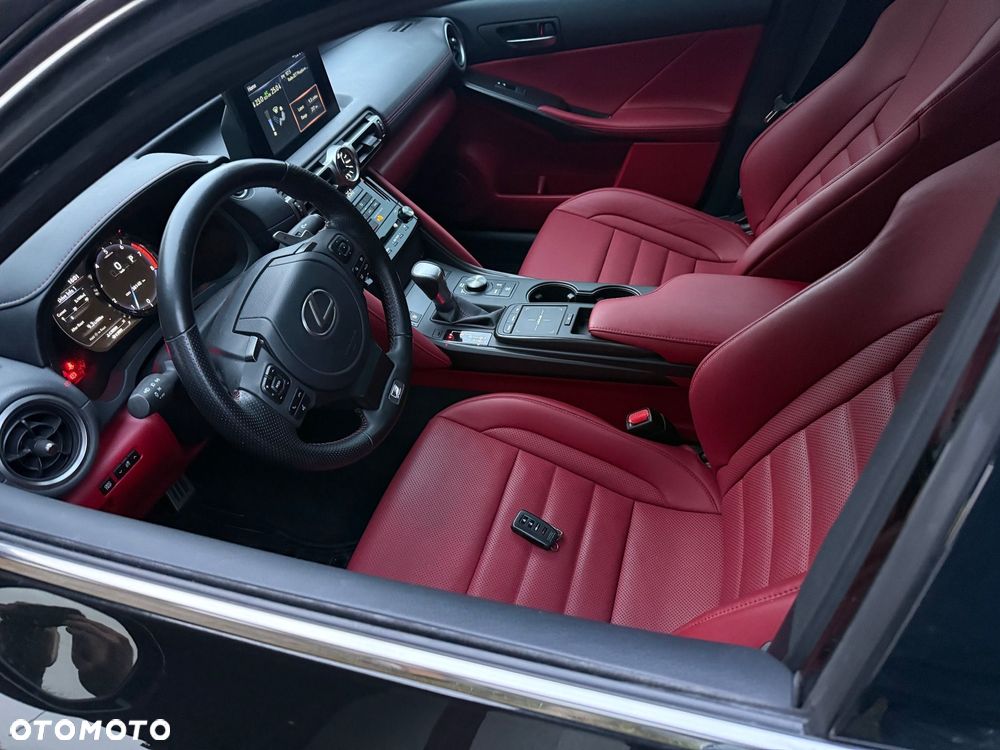 Lexus IS 200t / 300 F Sport - 12