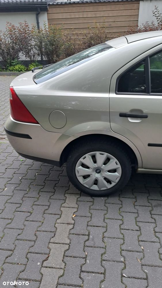 Ford Mondeo 1.8 Trend - 12