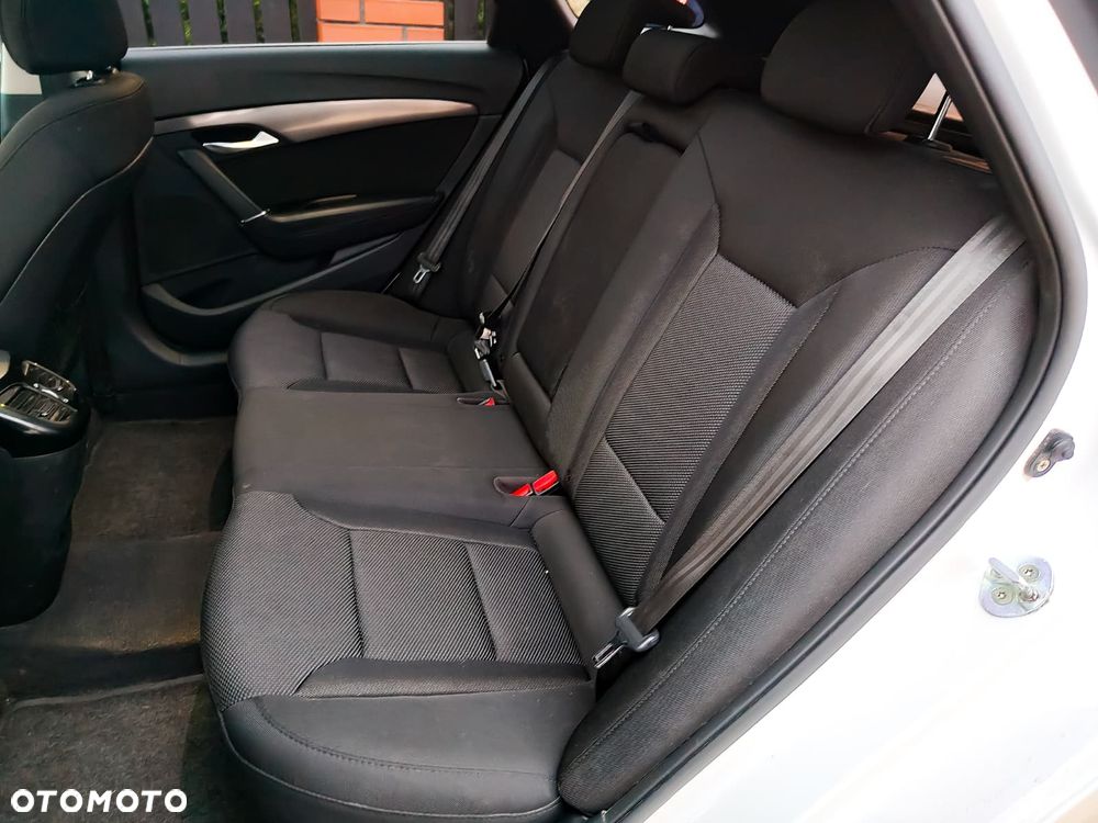 Hyundai i40 2.0 GDI Comfort + - 17