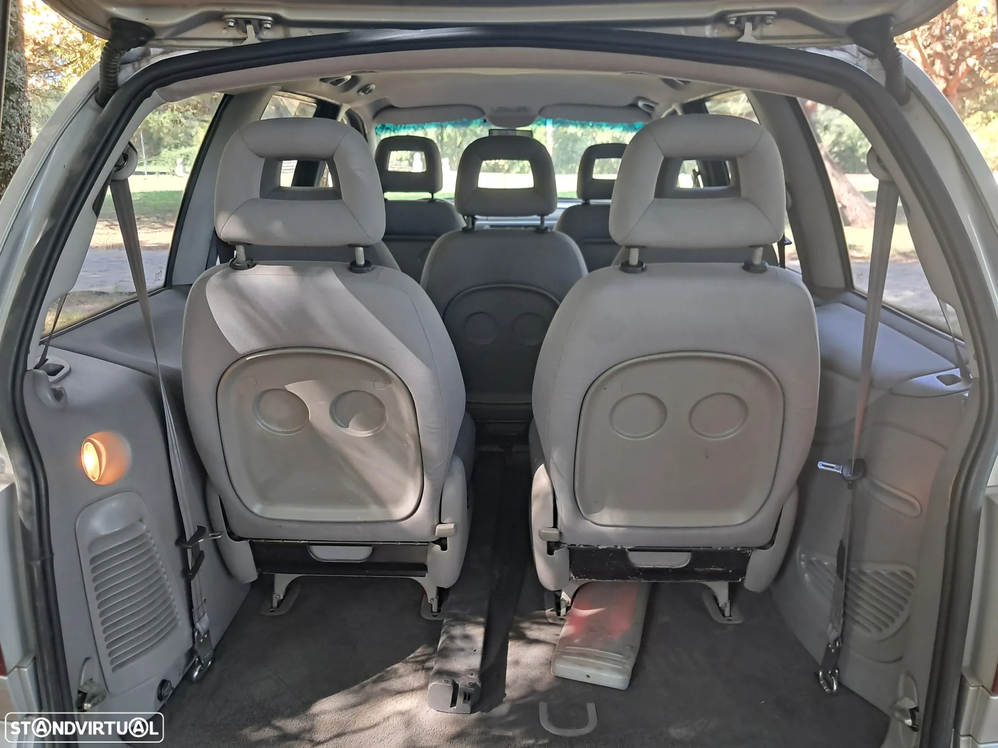 Ford Galaxy 1.9 TDi Ghia - 8