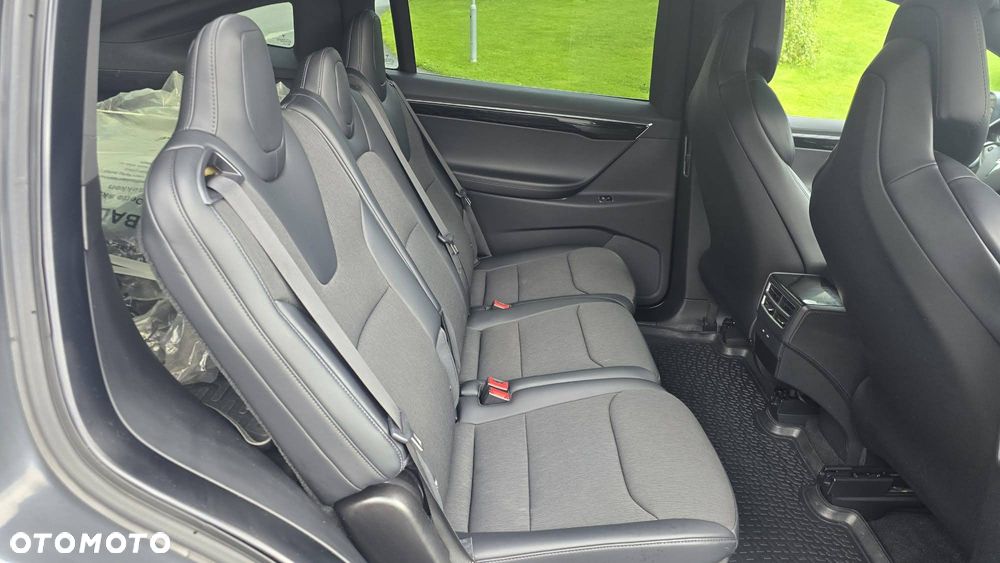 Tesla Model X - 19