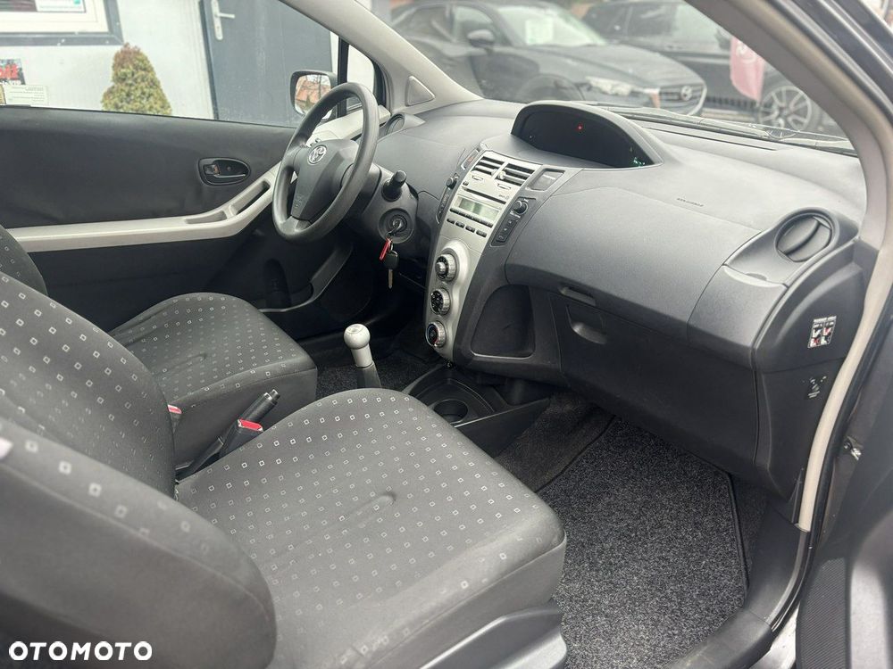 Toyota Yaris 1.3 VVT-i Cool - 21