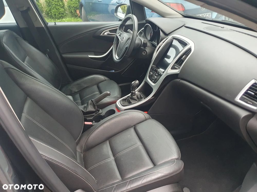 Opel Astra 1.4 T Cosmo - 4