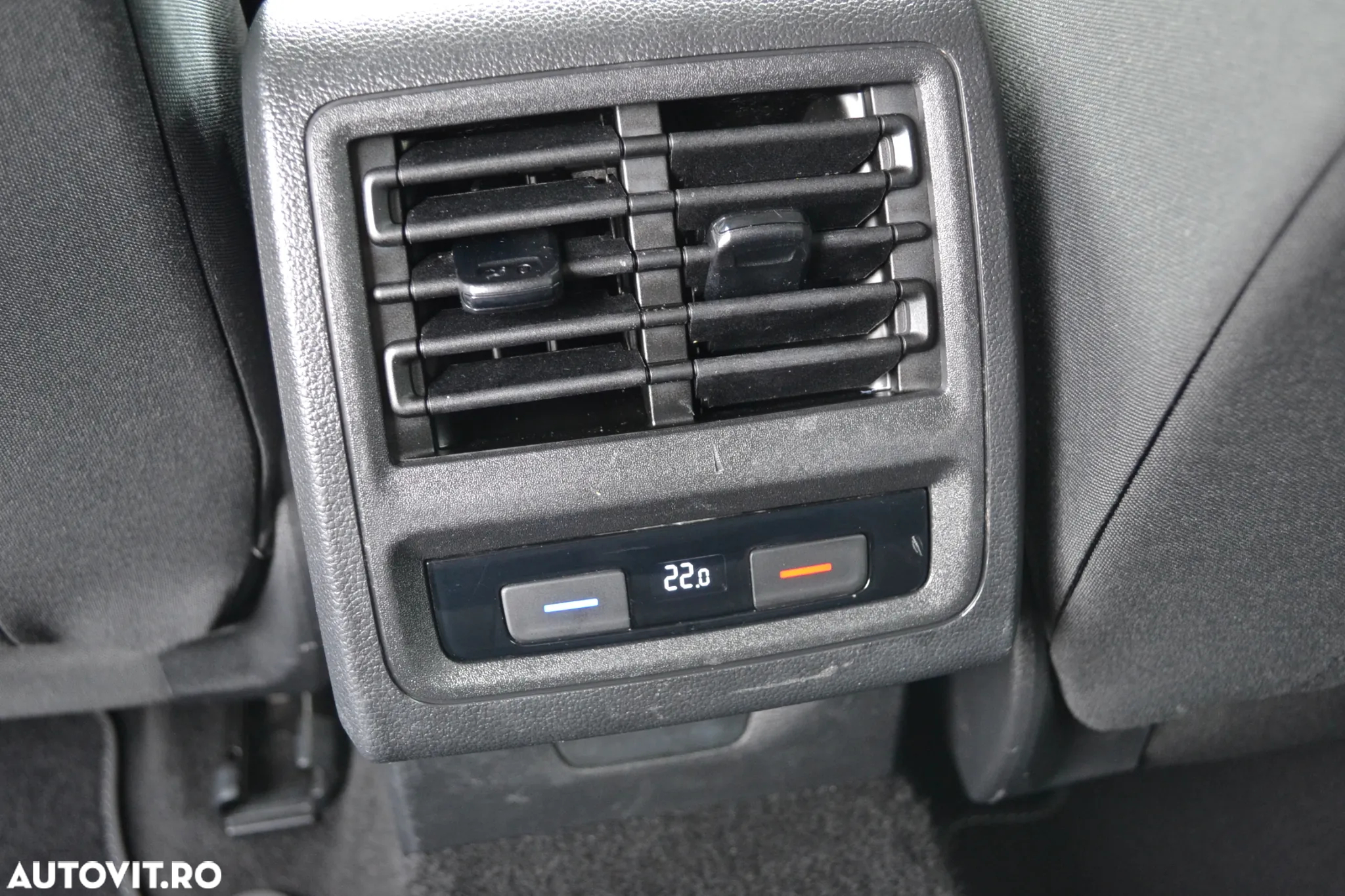 Volkswagen Golf - 27