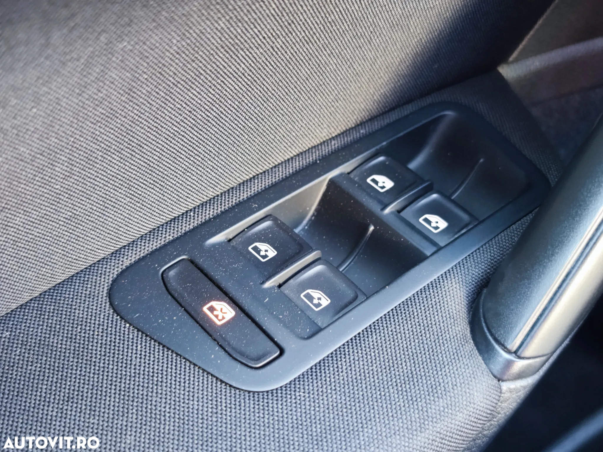 Volkswagen Golf 1.6 TDI Comfortline - 26