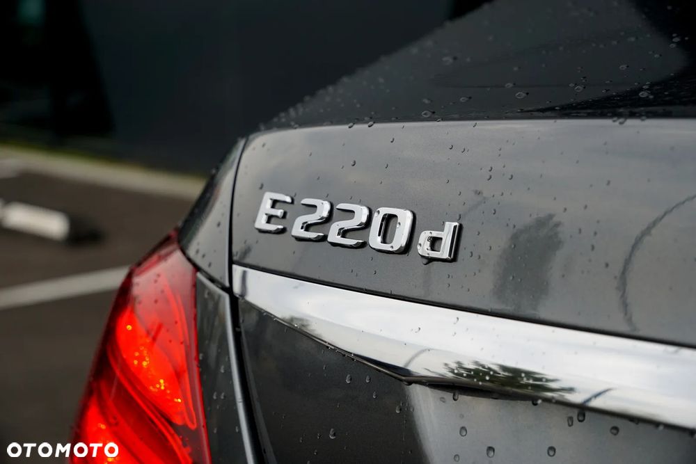 Mercedes-Benz Klasa E 220 d 4-Matic 9G-TRONIC - 13