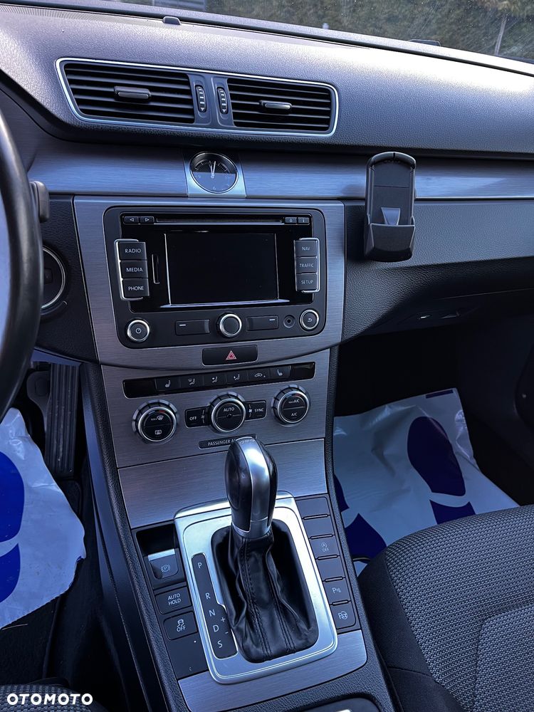 Volkswagen Passat 2.0 TDI Comfortline DSG - 13