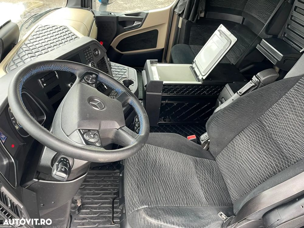 Mercedes-Benz ACTORS - 10