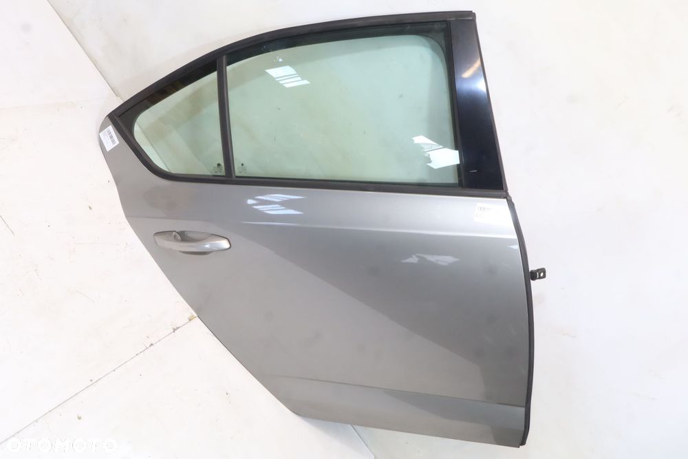 DRZWI PRAWY TYŁ SKODA OCTAVIA III LIFT F8H SEDAN - 1