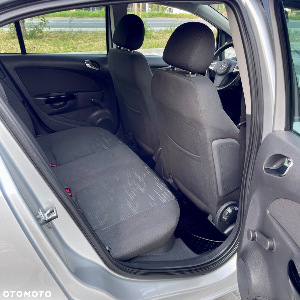 Opel Corsa 1.2 16V Cosmo - 28