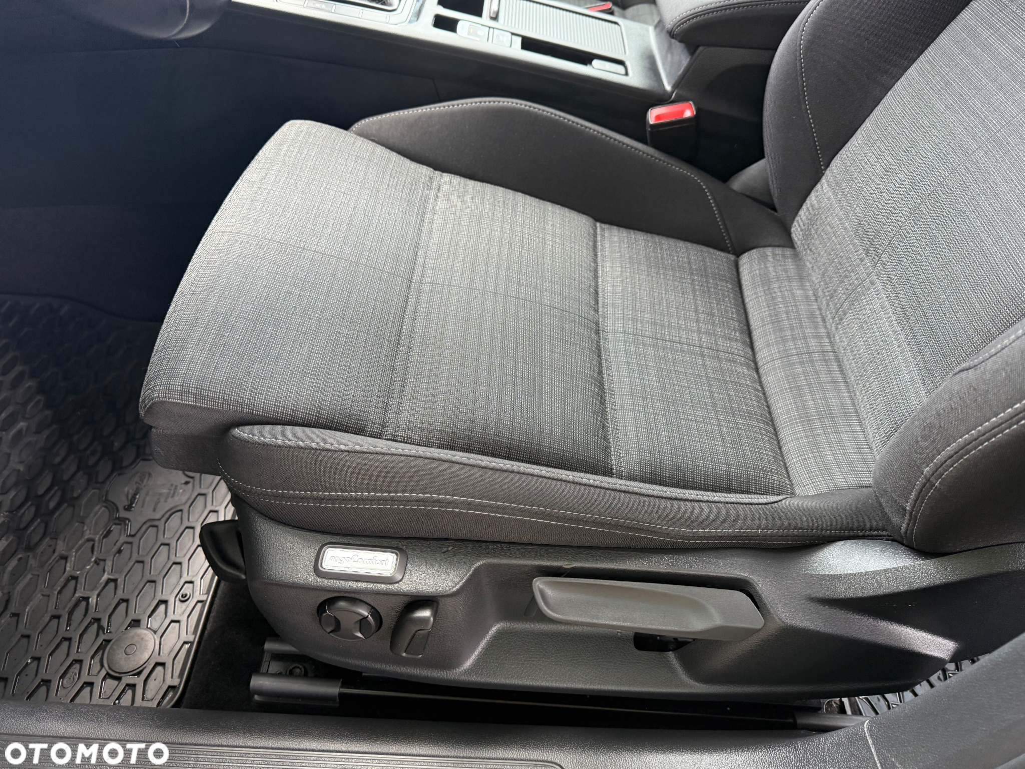 Volkswagen Passat 1.5 TSI EVO Comfortline - 31