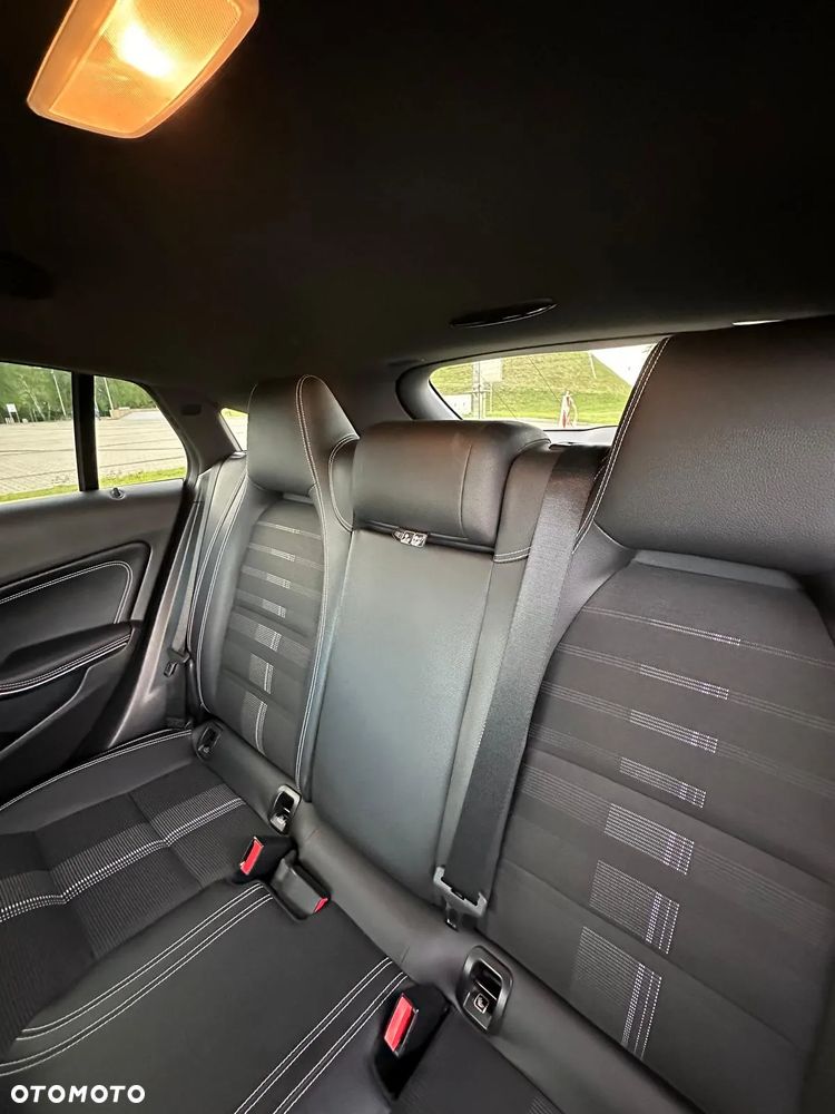 Mercedes-Benz CLA 200 7G-DCT - 7