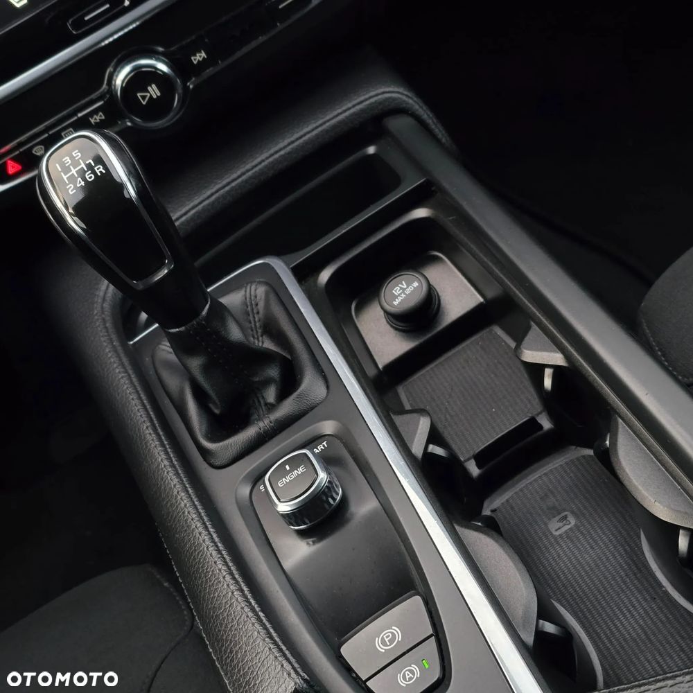 Volvo V90 D3 Momentum Pro - 31