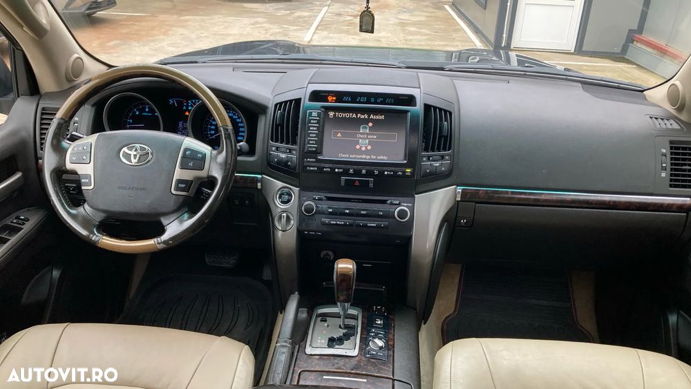 Toyota Land Cruiser D-4D Automatik 60th Anniversary - 12