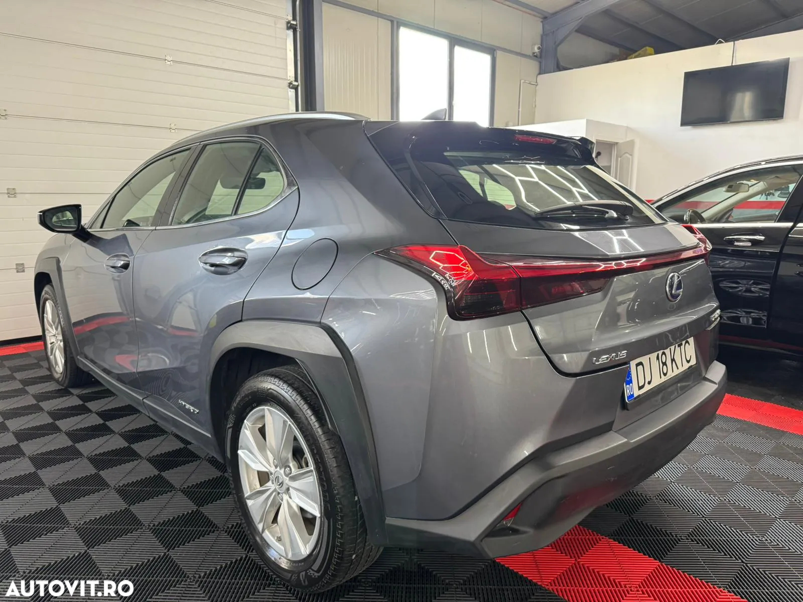 Lexus UX 250h 2.0L HEV 20H- (178 HP) 4X2 CVT Business - 5